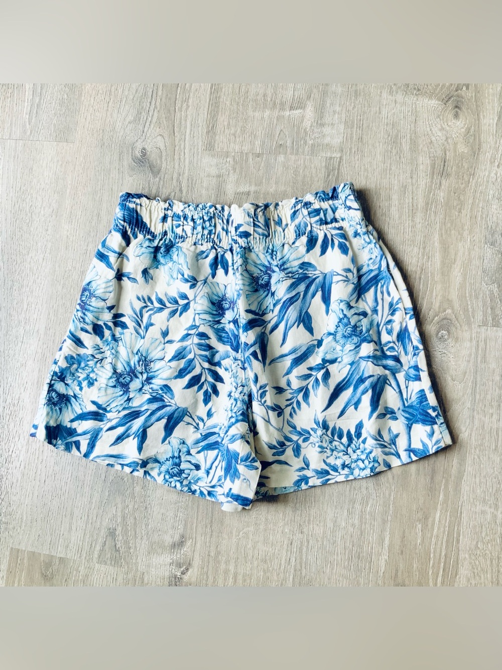 H&M Floral High Waisted Shorts Medium